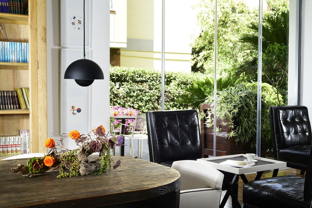 Hotel Lounge