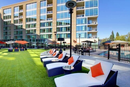 Sundeck, University Plaza Waterfront Hotel