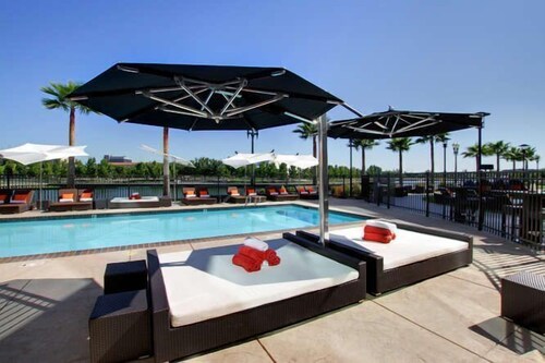 Outdoor pool, University Plaza Waterfront Hotel