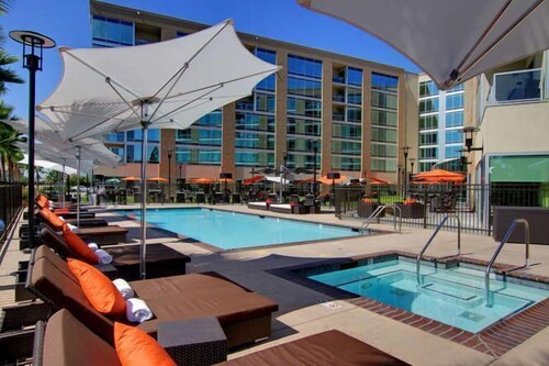 Sundeck, University Plaza Waterfront Hotel