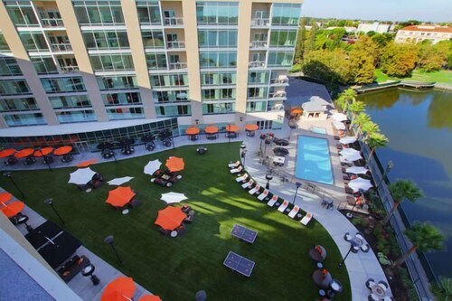 Courtyard, University Plaza Waterfront Hotel