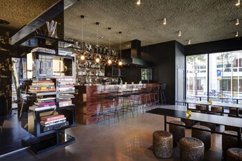 Hotel Bar