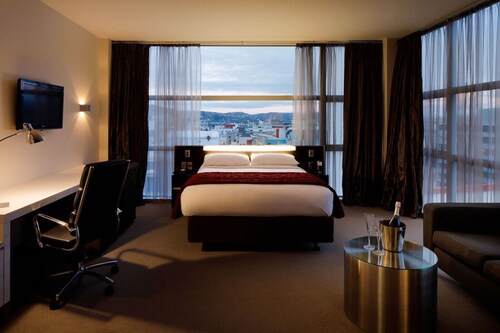 Q Hotel