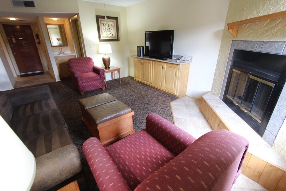 Condo, 3 Bedrooms - Living Room