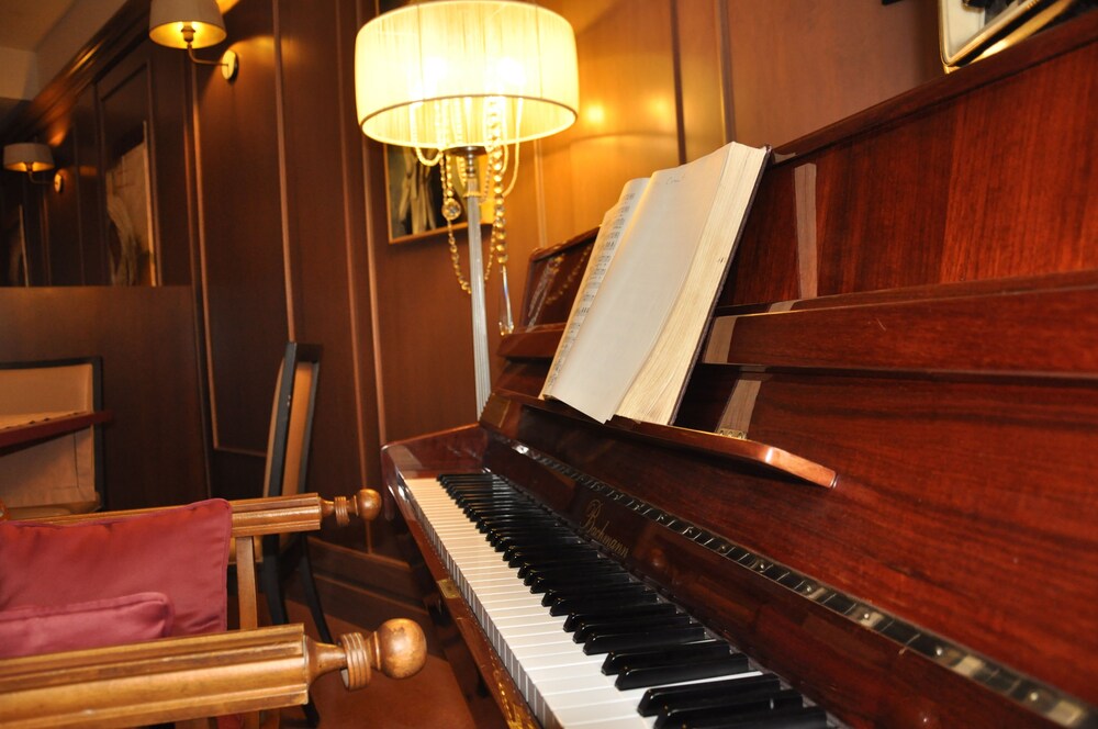 Hotel Bar