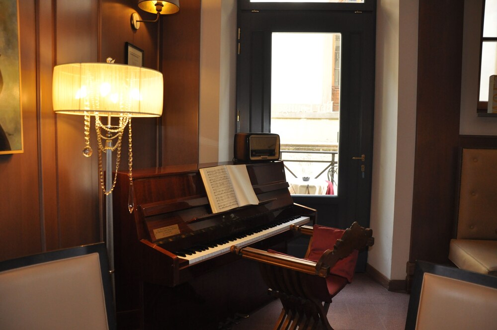 Hotel Bar