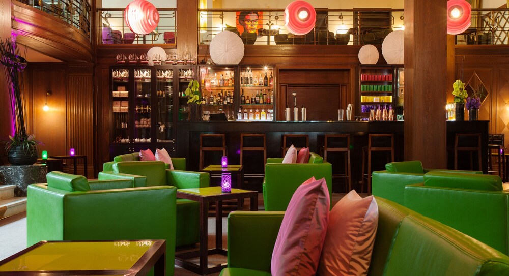 Hotel Bar
