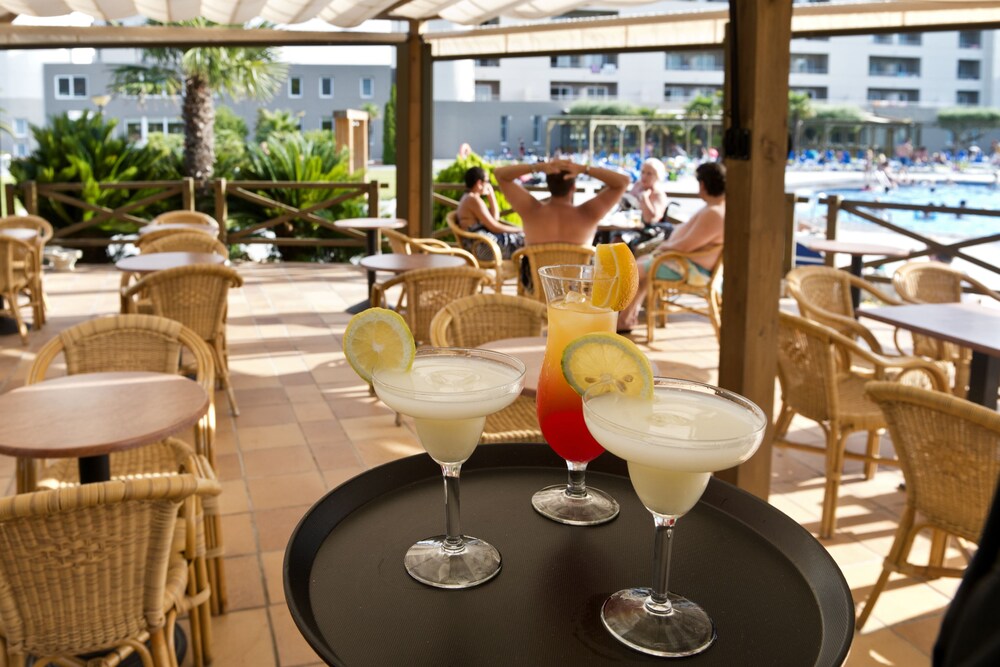 Poolside Bar