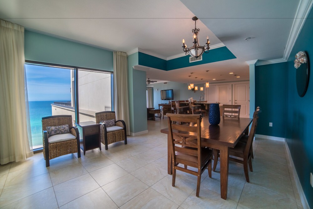 3 Bedroom Condo, Full Kitchen, Gulf View - In-Room Dining