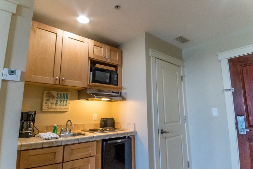 Efficiency Condo, 1 King Bed, Kitchenette, Gulf View - In-Room Kitchenette