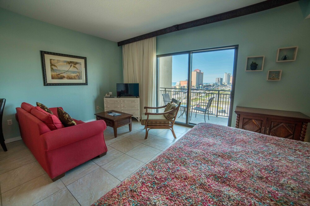 Efficiency Condo, 1 King Bed, Kitchenette, Gulf View - Guestroom