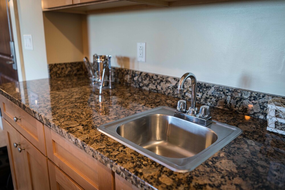 2 Bedroom Condo, Full Kitchen, Gulf View - In-Room Kitchen