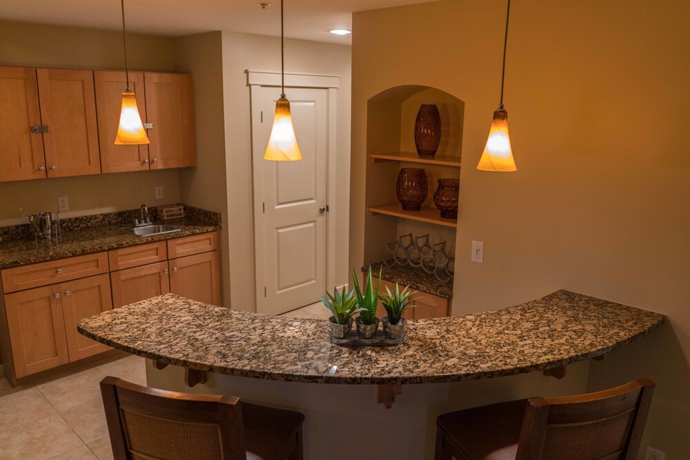 2 Bedroom Condo, Full Kitchen, Gulf View - In-Room Kitchenette