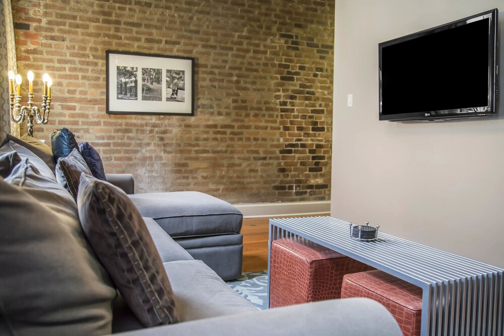 Suite, 1 Queen Bed with Sofa bed, Non Smoking, Kitchenette - Living Area