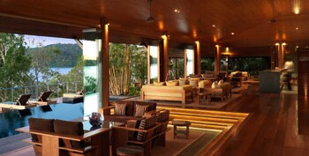Hotel Lounge