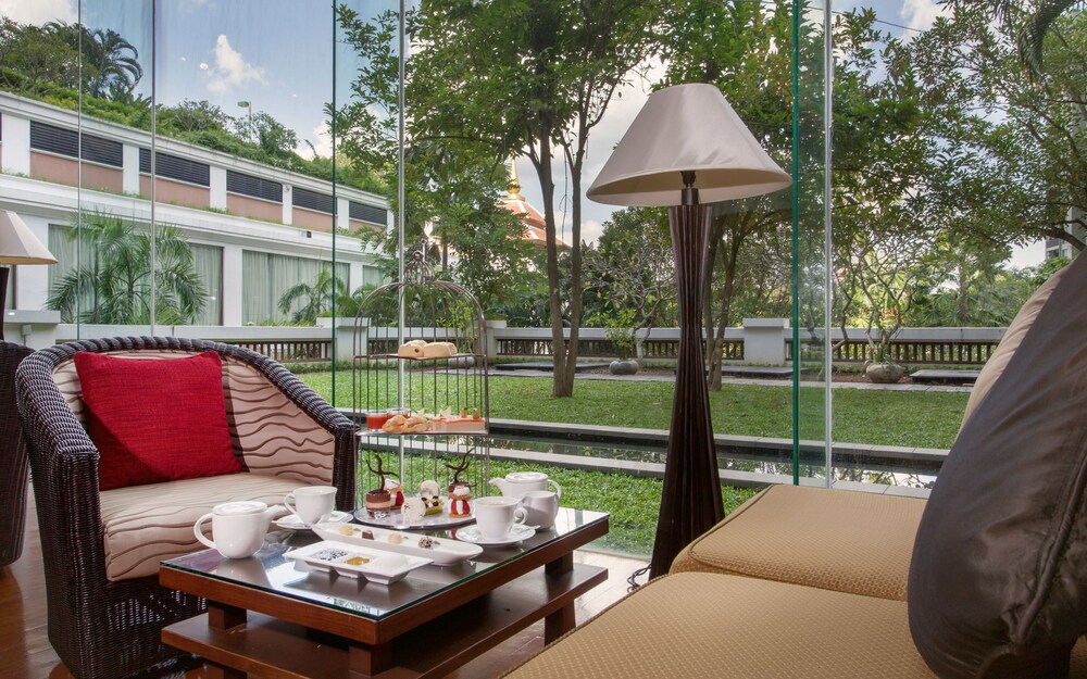 Hotel Lounge