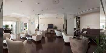 Hotel Lounge