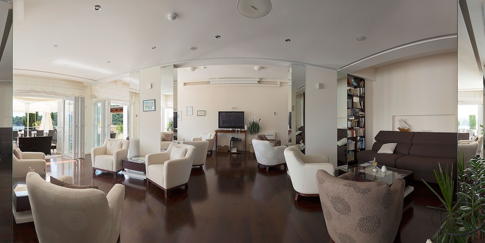 Hotel Lounge