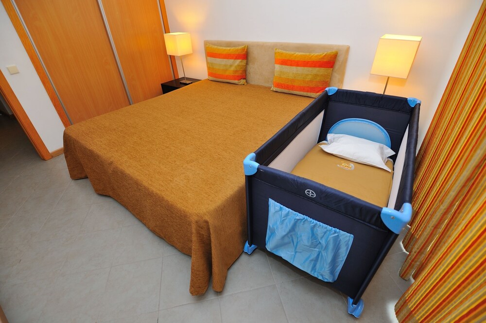 Family Apartment (2 adults + 2 children) - Guestroom