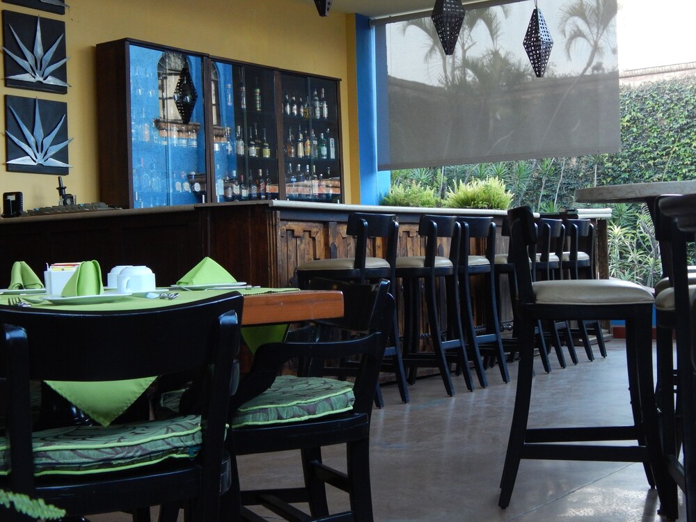Hotel Bar