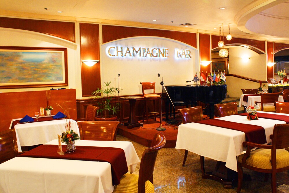 Hotel Bar