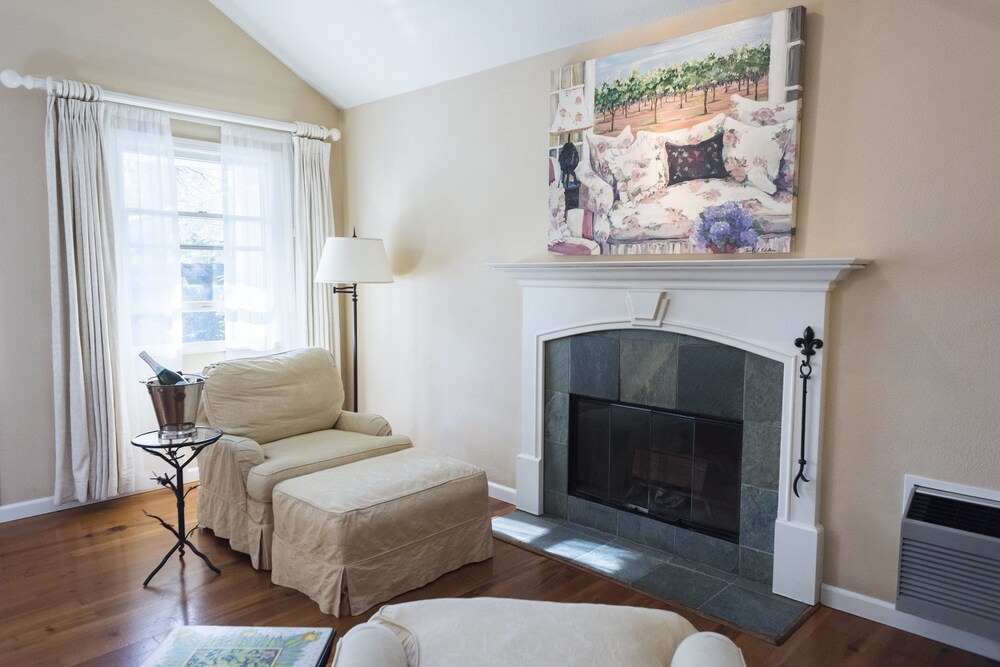 Luxury Cottage, 1 King Bed - Guestroom