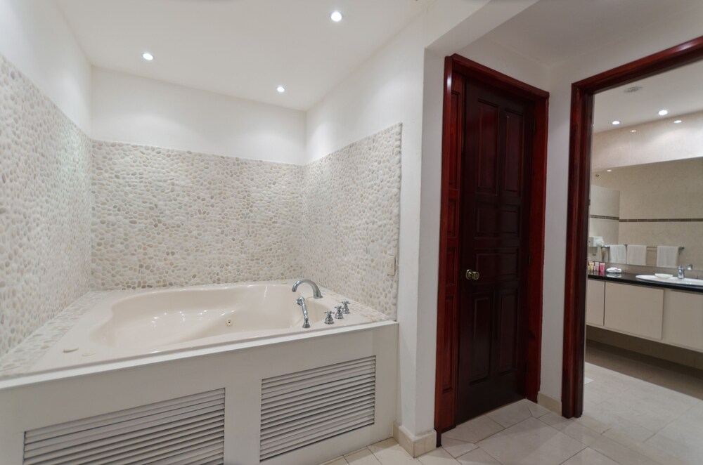 Jetted Tub