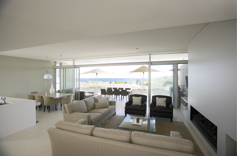 4 Bedroom Beach House - Living Area