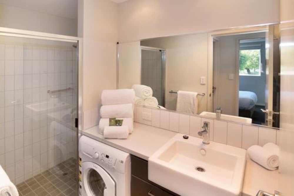 2 Bedroom Beach Shack - Bathroom