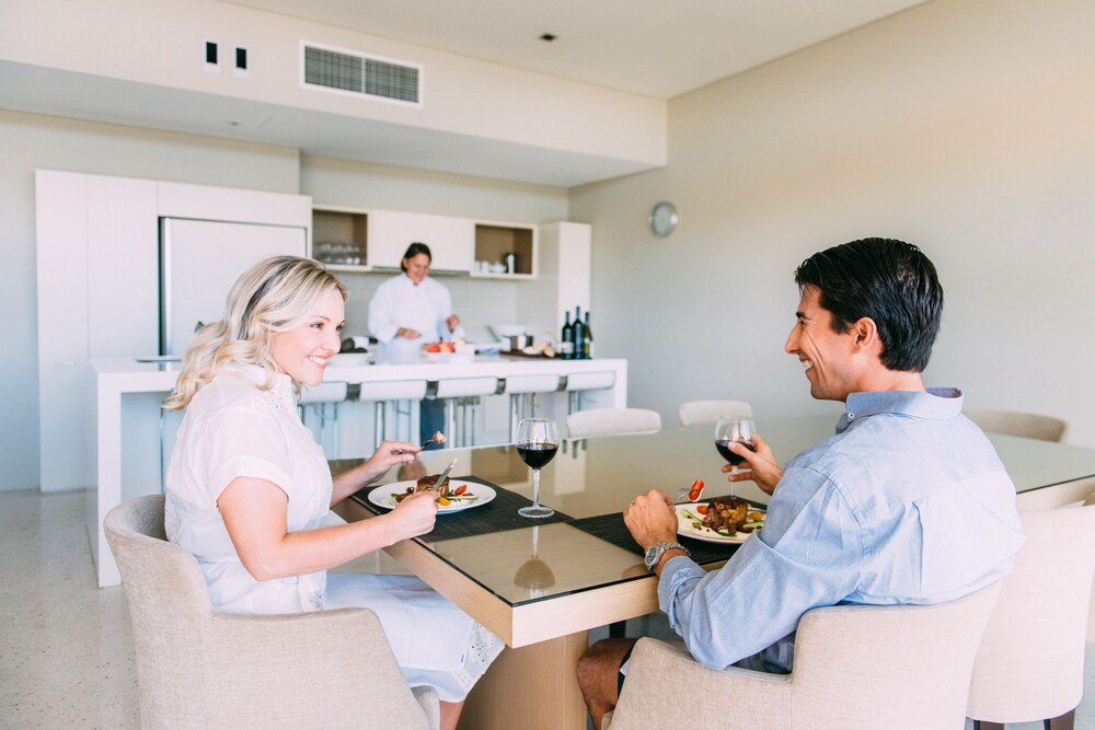 4 Bedroom Beach House - In-Room Dining