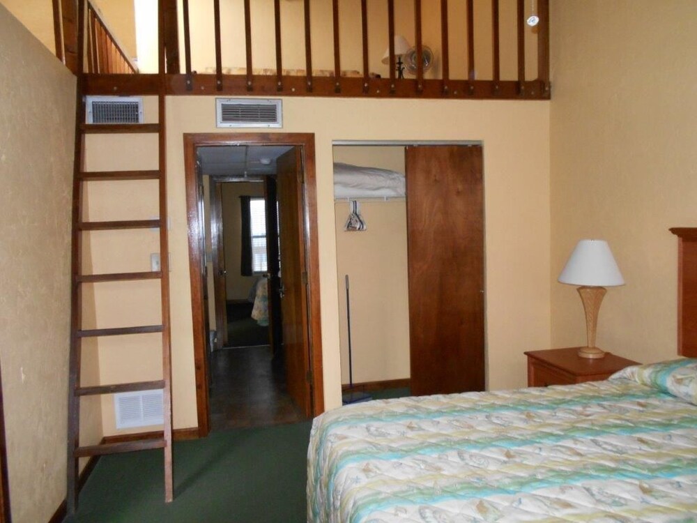 Fishermens Village Vacation Villa, 2 Bedrooms - Guestroom