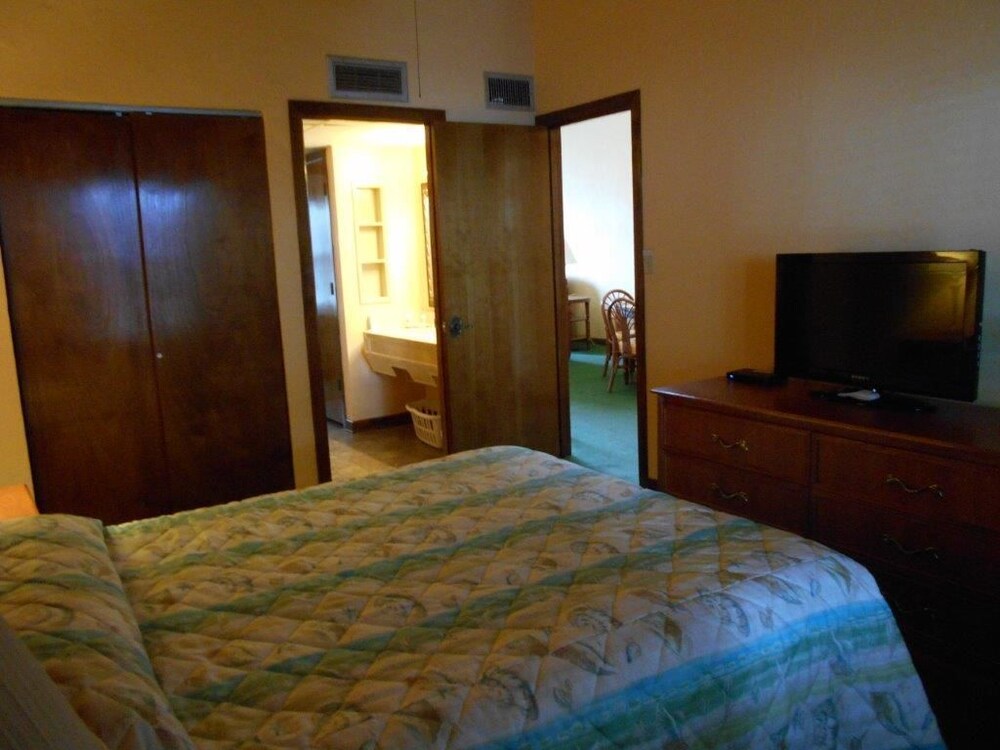 Fishermens Village Vacation Villa, 2 Bedrooms - Guestroom View