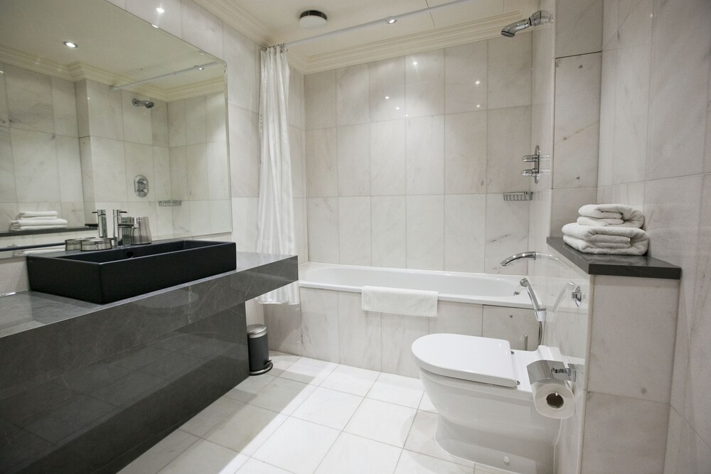 Luxury Apartment, 2 Bedrooms - Bathroom