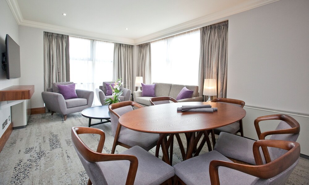 Superior Apartment, 2 Bedrooms - Living Room