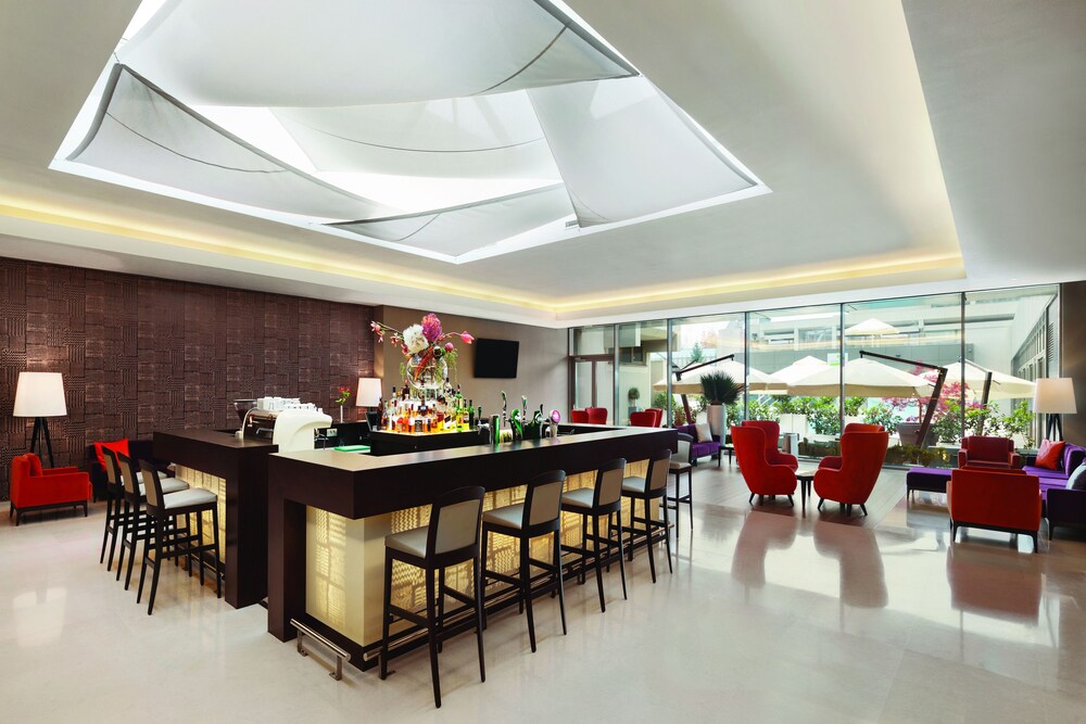 Hotel Bar