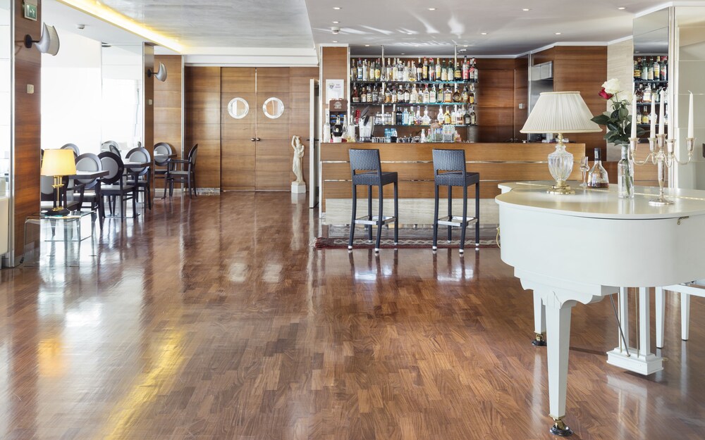 Hotel Lounge