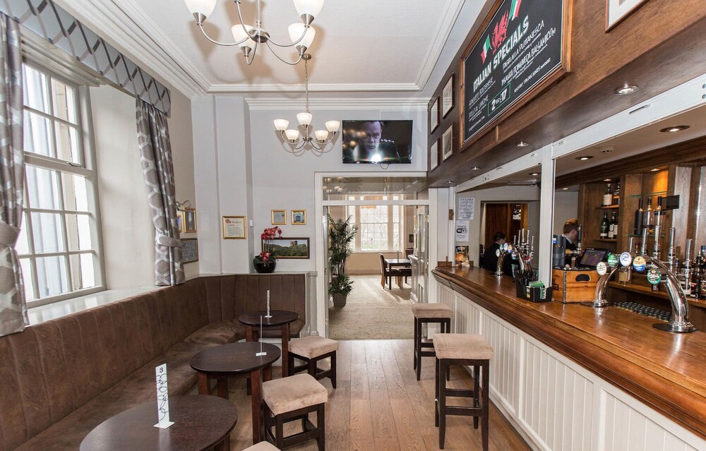 Hotel Bar