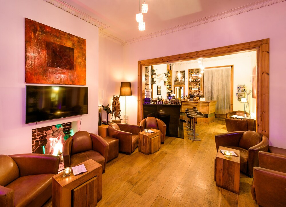 Hotel Lounge