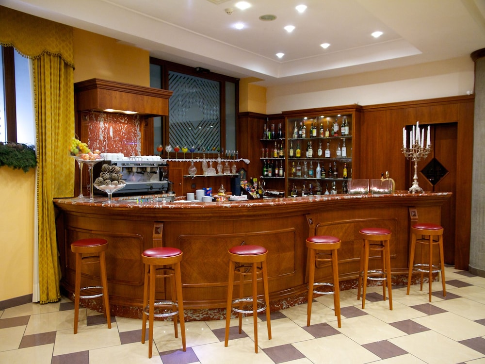 Hotel Bar