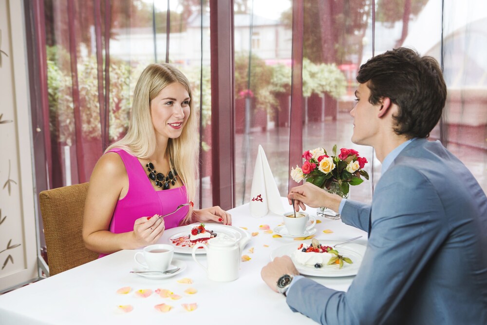 Couples Dining