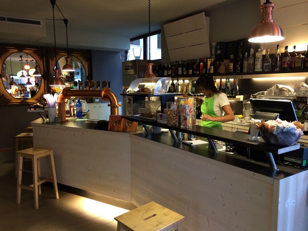 Hotel Bar