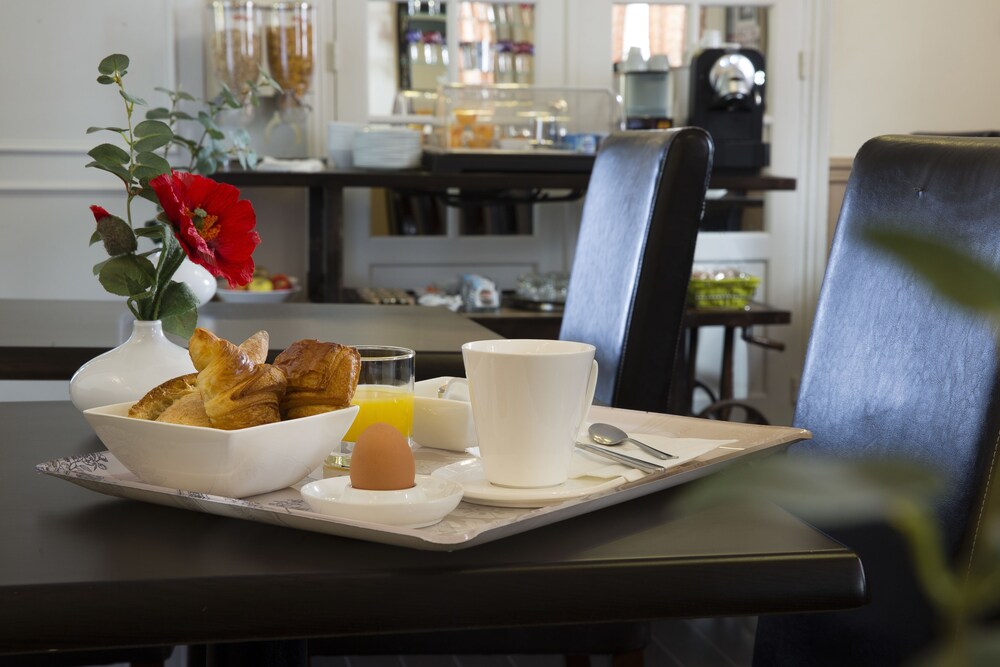 Hotel Lounge