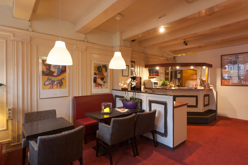 Hotel Lounge