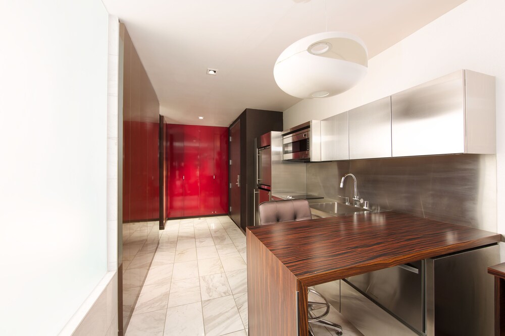 Private kitchen, Palms Place