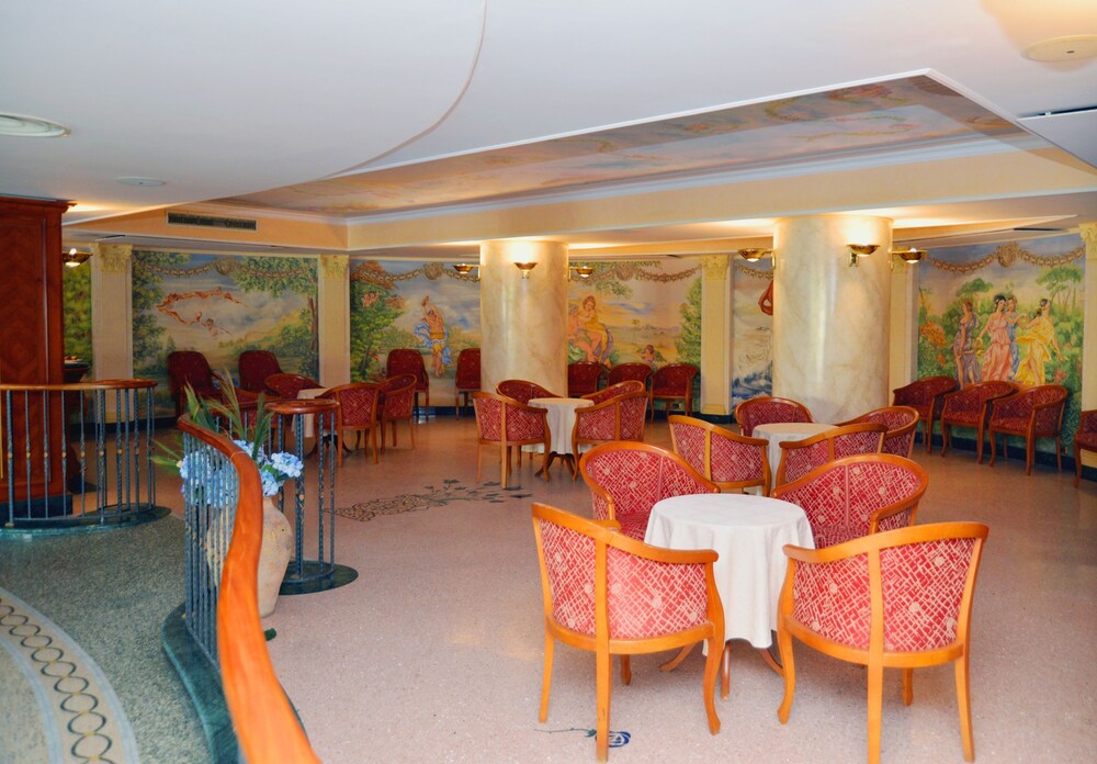 Hotel Bar