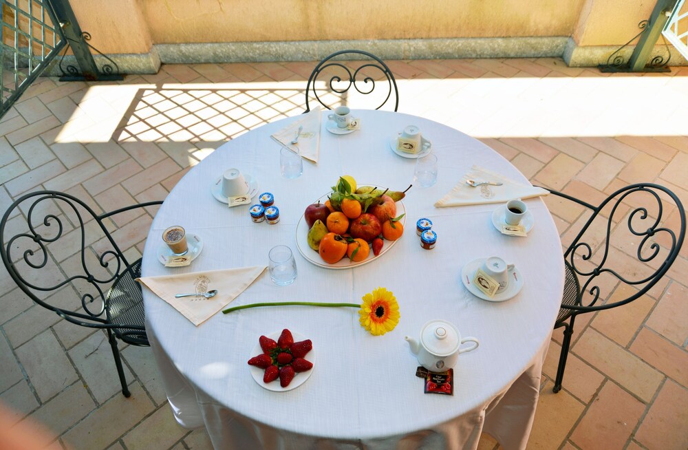 Room Service - Dining