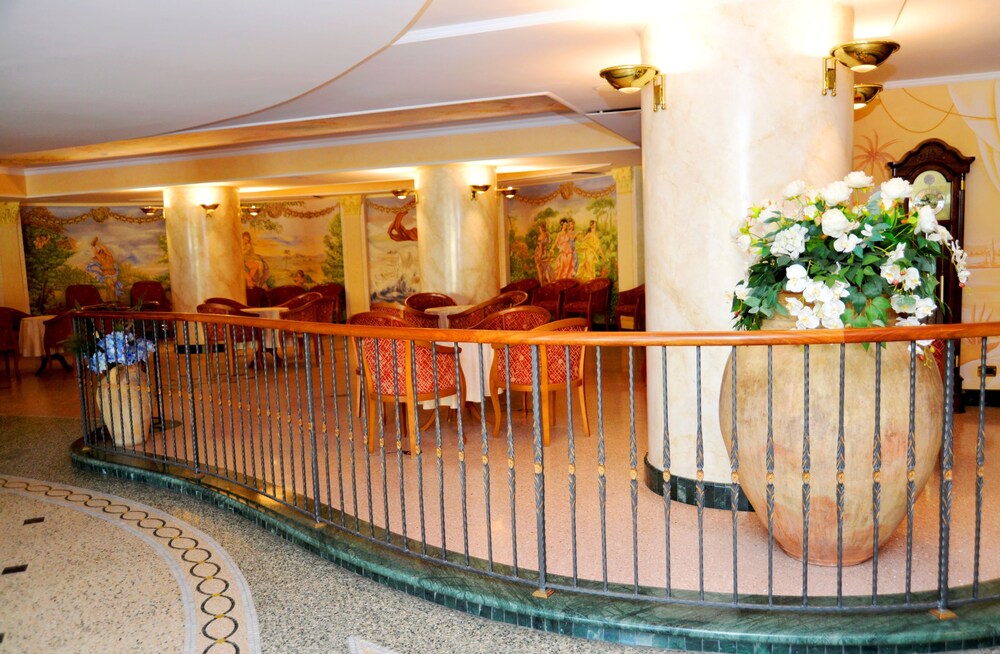 Hotel Bar
