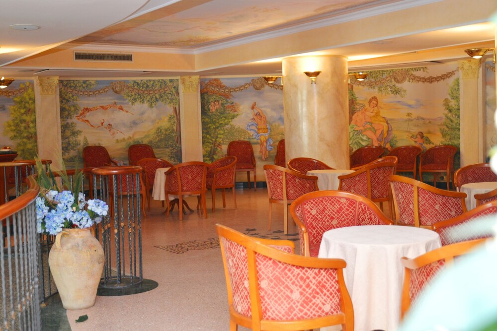 Hotel Bar