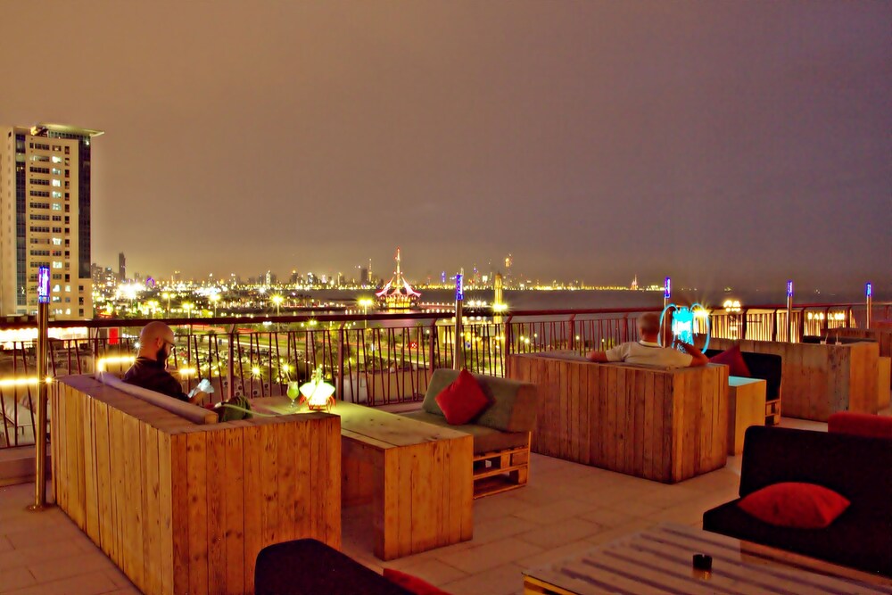 Hotel Lounge