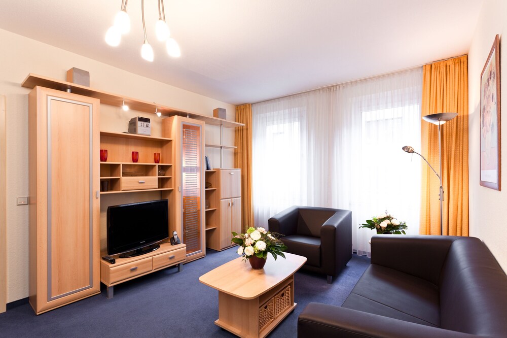 Zimmer (Apartment mit 2 Zimmern und Küche)